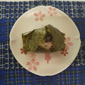 １０分で完成☆ごま塩目玉焼きとごま塩おにぎりの朝食